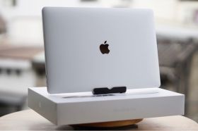 Macbook Pro 13 inch 2019 SILVER (MV9A2) 2.4/ i5/8G/512 - Likenew apple care plus 12/2022
