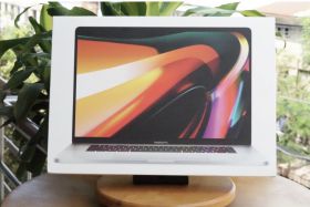 Macbook Pro 16 inch 2019 Silver (MVVM2) -  2.3/ i9 /16Gb /4gb / 1TB  SSD - Like new apple care 22/5/2022 